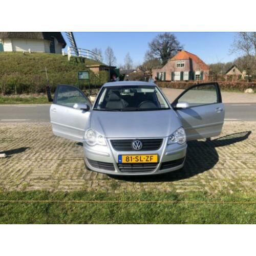 Volkswagen Polo 1.4 2006 Grijs met AIRCO