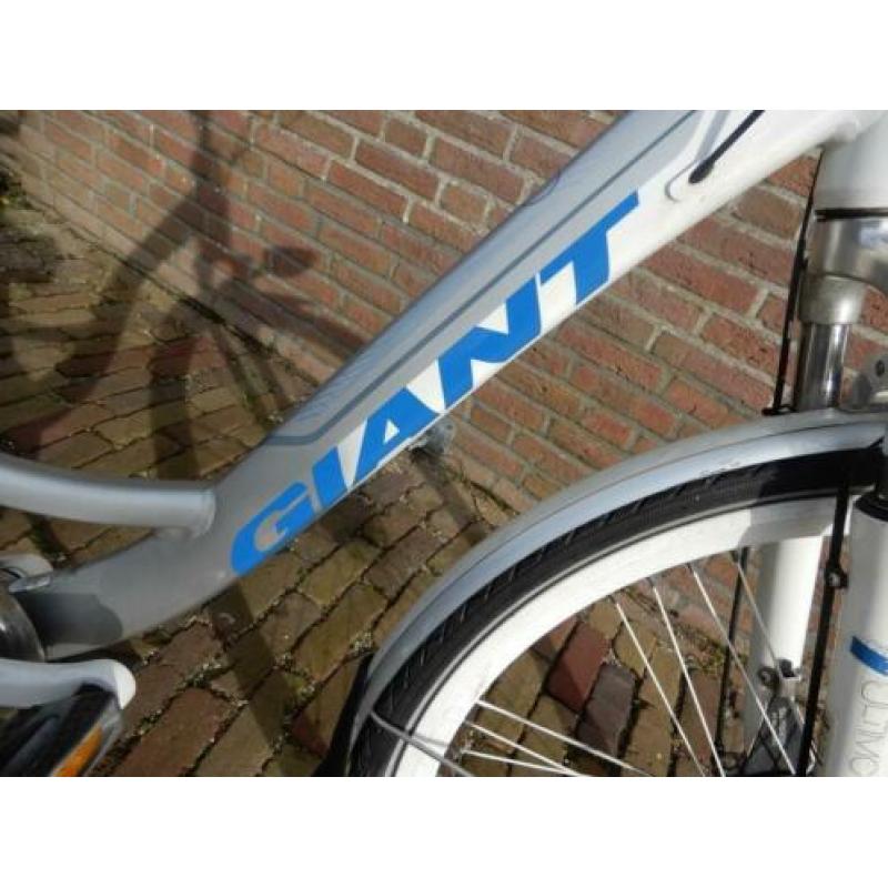 Giant Ultimo met 7 versnellingen, vering en Size L (56 cm )