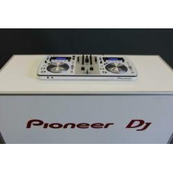 Pioneer XDJ-Aero white