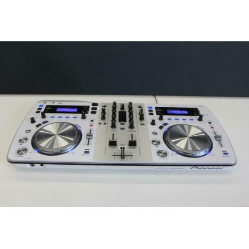 Pioneer XDJ-Aero white