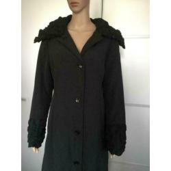 E113 Couture Helene maat 42=L lange jas manter zwart tussen