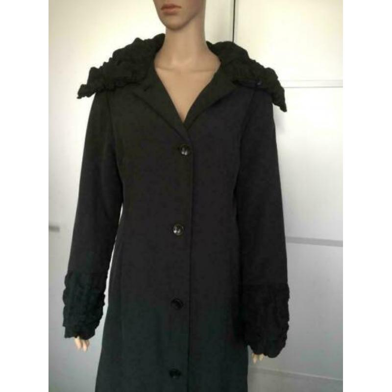 E113 Couture Helene maat 42=L lange jas manter zwart tussen