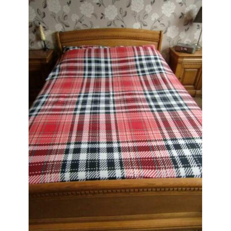 Bedsprei 140 cm x 200 cm, hoeslakens en dekbedovertrek