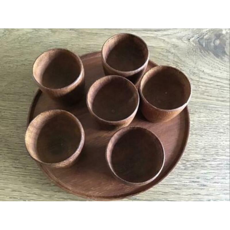 Vintage “houten eierdopjes met bijbehorend plateau”
