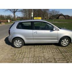 Volkswagen Polo 1.4 2006 Grijs met AIRCO