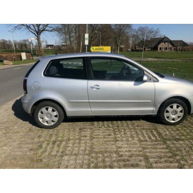 Volkswagen Polo 1.4 2006 Grijs met AIRCO