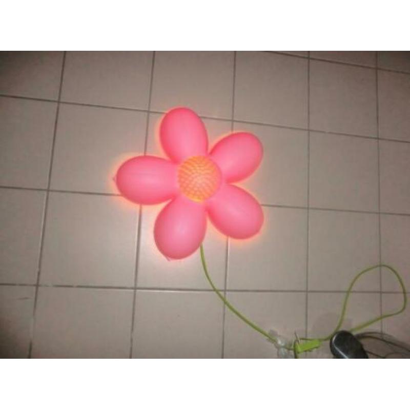 Leuk bloemenlampje voor meisjeskamer (IKEA)