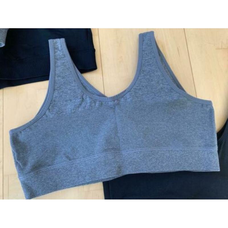 4 voedings bh’s maat L H&M, 1 voedingsnachthemd maat 40/42