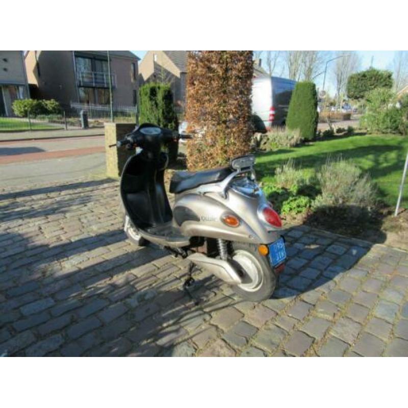 Electrische Qwic Evader EV100METRO snor scooter. Defect.