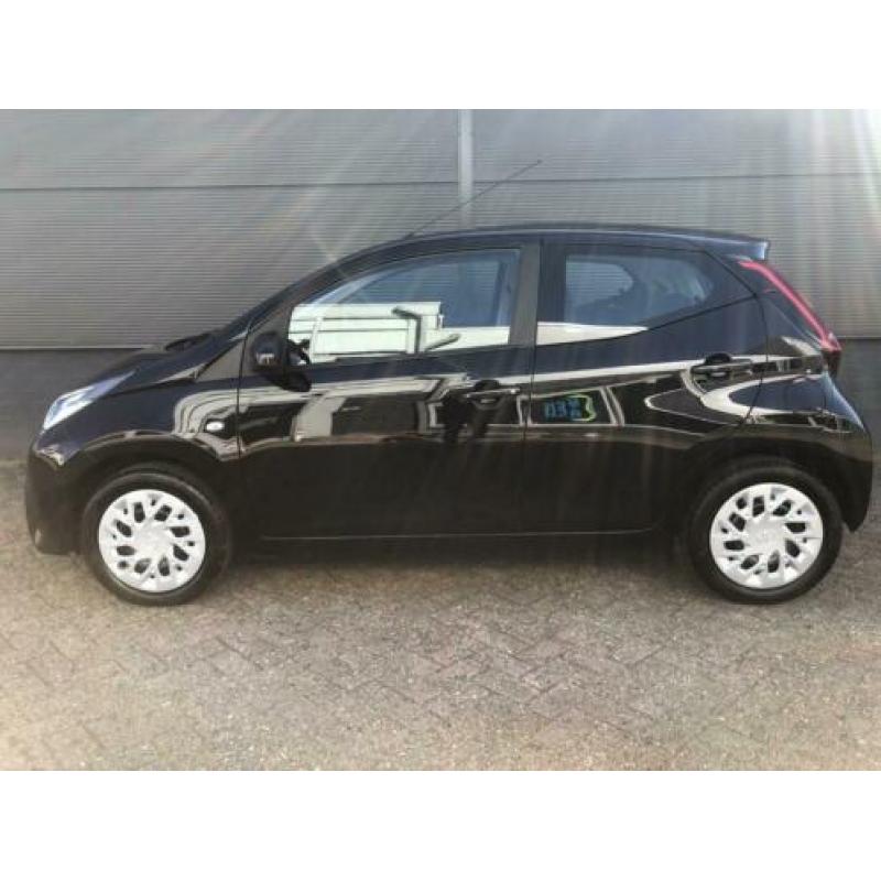 Toyota Aygo 1.0 VVT-i X-Play | Snel leverbaar | (bj 2020)