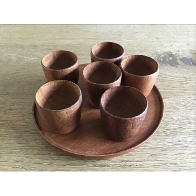 Vintage “houten eierdopjes met bijbehorend plateau”