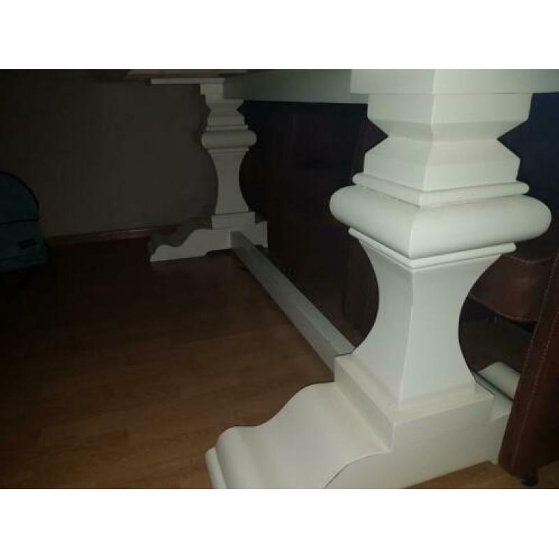 Mooie grote kloostertafel