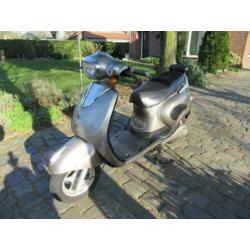 Electrische Qwic Evader EV100METRO snor scooter. Defect.