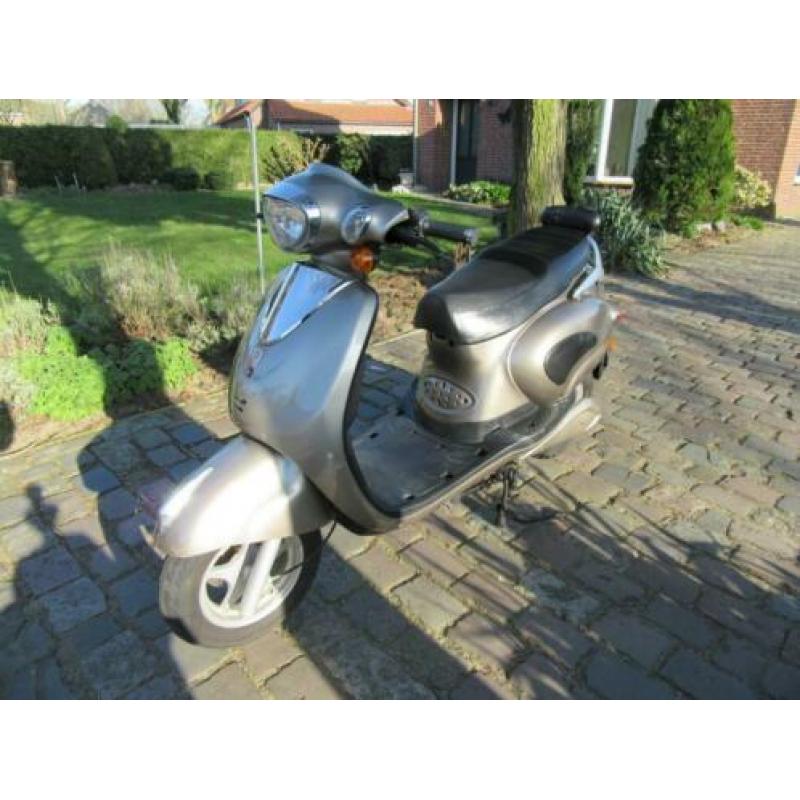 Electrische Qwic Evader EV100METRO snor scooter. Defect.