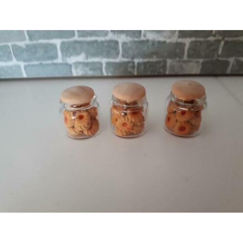 Glazen pot met jamkoekjes