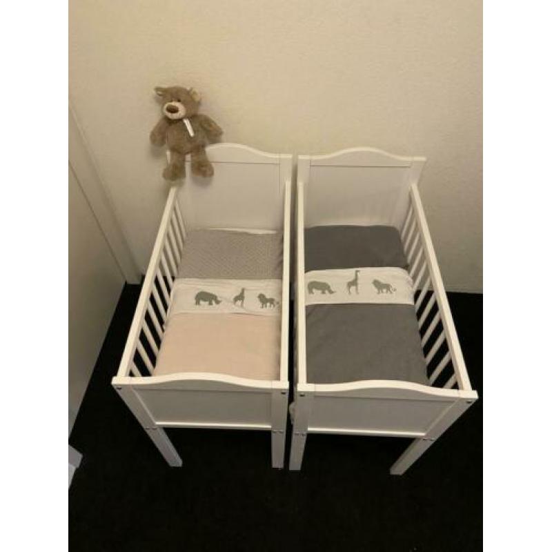 Baby wieg tweeling INCL. Matrasjes - babywiegjes hout