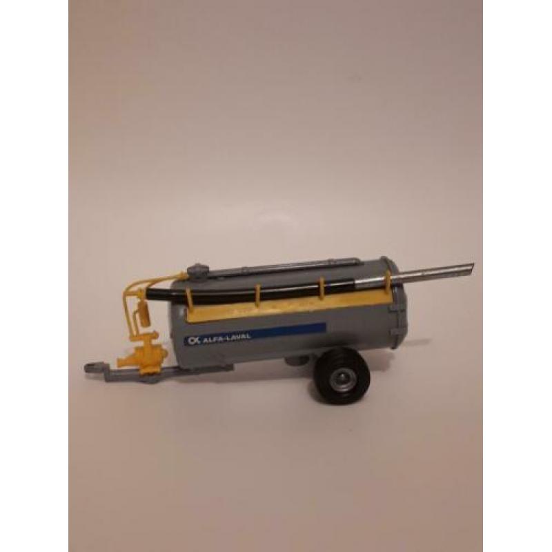 Britains tractor met toebehoren