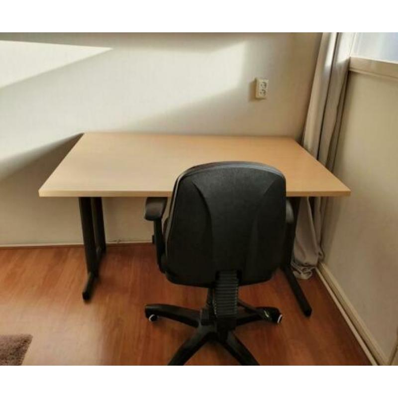 Stevig bureau 120*80 cm houtkleurig dik blad