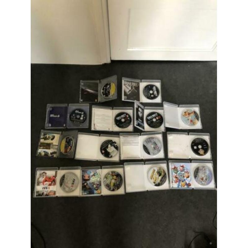 PS3 + 3 controllers en 14 spellen