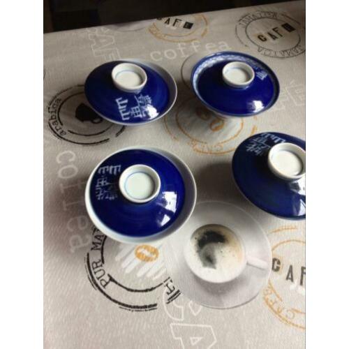 4 Chinees kommjes met deksel op blauw nieuw