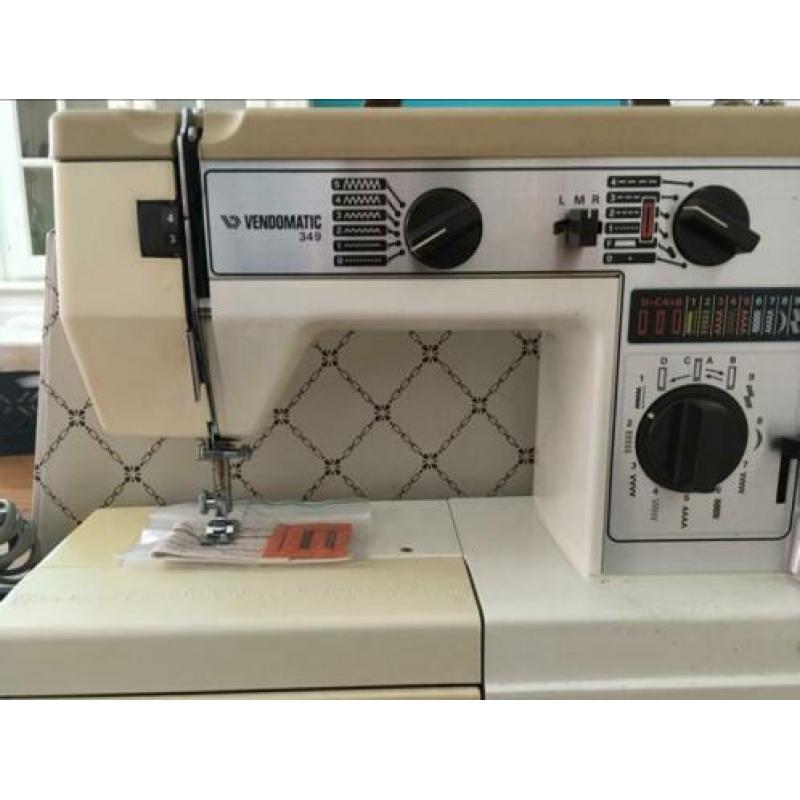 Vendomatic naaimachine