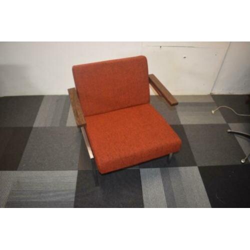 Nieuw beklede Martin Visser SZ 66 vintage retro fauteuil.