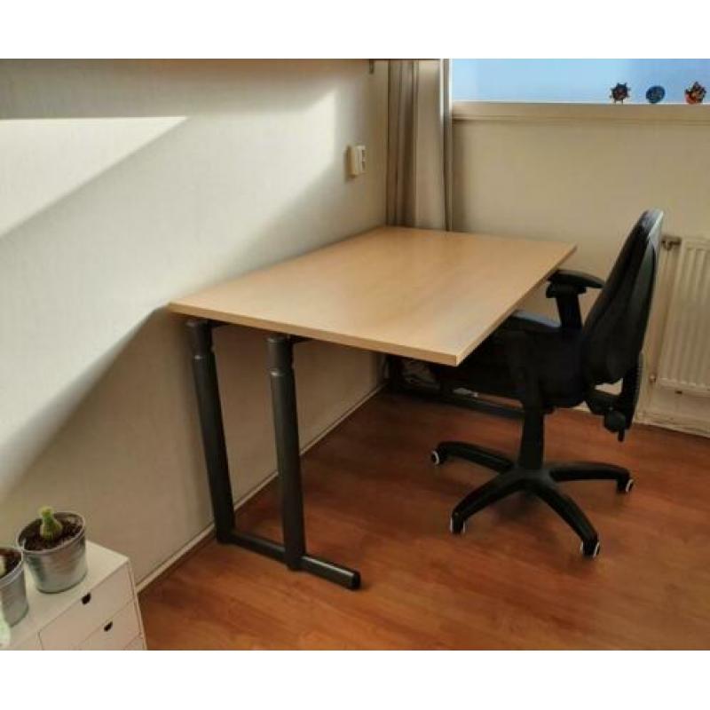 Stevig bureau 120*80 cm houtkleurig dik blad