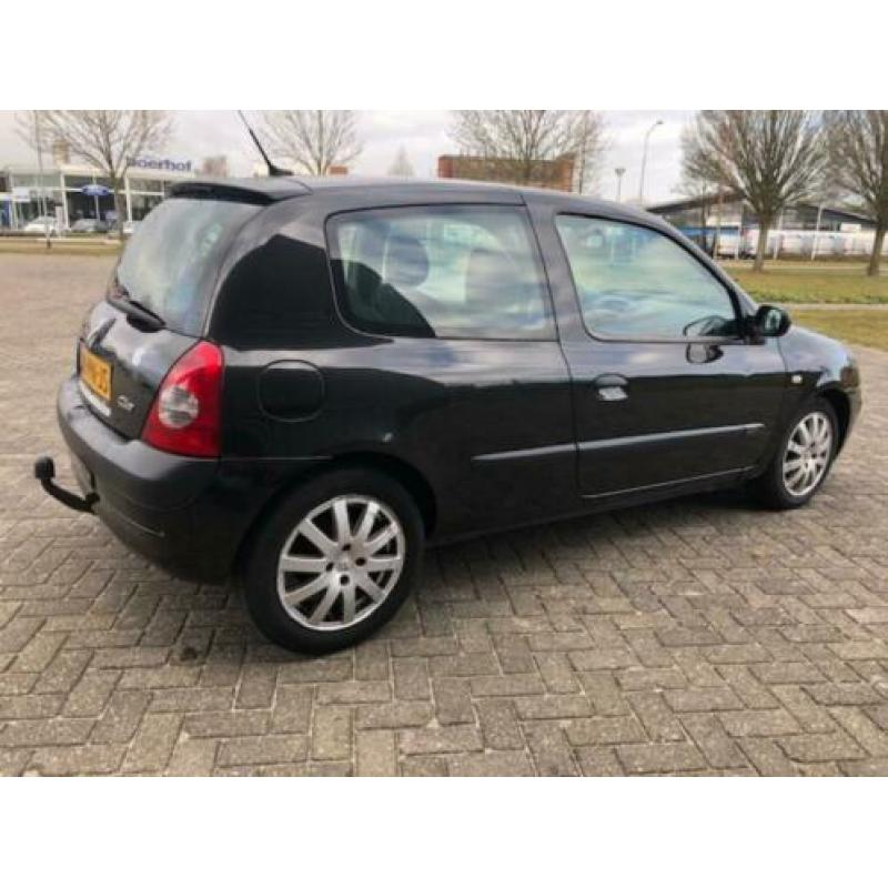 Renault Clio 1.5 DCI 48KW Autbas E3 2004 Zwart