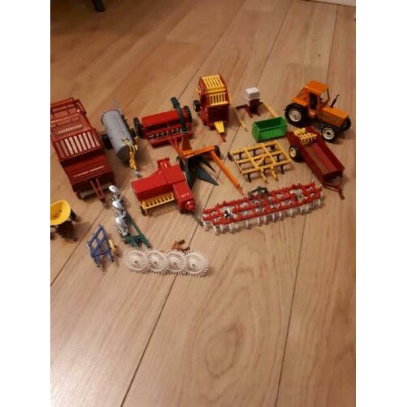 Britains tractor met toebehoren