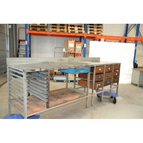 Grote werkbank met lades