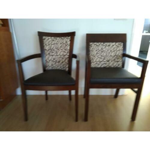 2 eetkamerstoelen