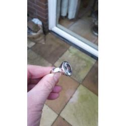 opvallende zilveren ring met zeer grote steen