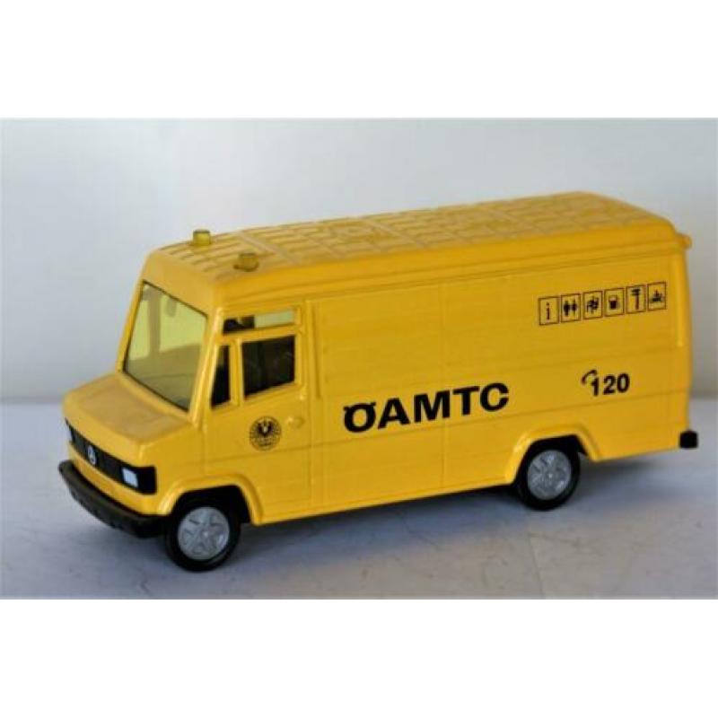 siku 2013 Mercedes 809 "ÖMTC"