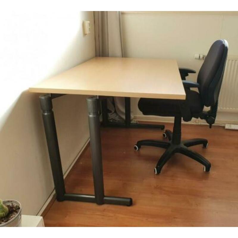 Stevig bureau 120*80 cm houtkleurig dik blad