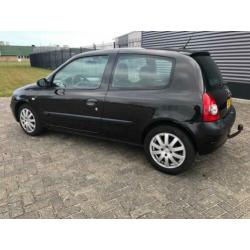 Renault Clio 1.5 DCI 48KW Autbas E3 2004 Zwart