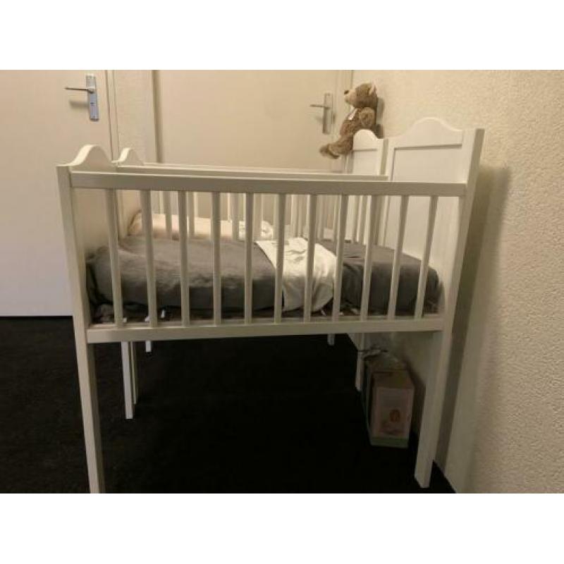 Baby wieg tweeling INCL. Matrasjes - babywiegjes hout
