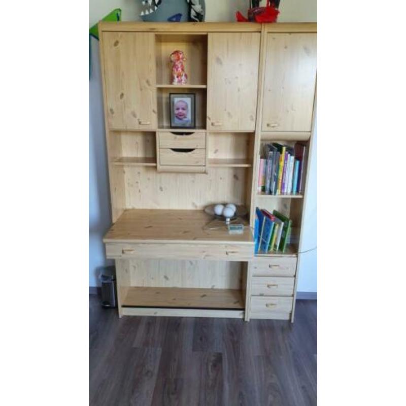 kinder slaapkamer te koop met kast, bed en bureau