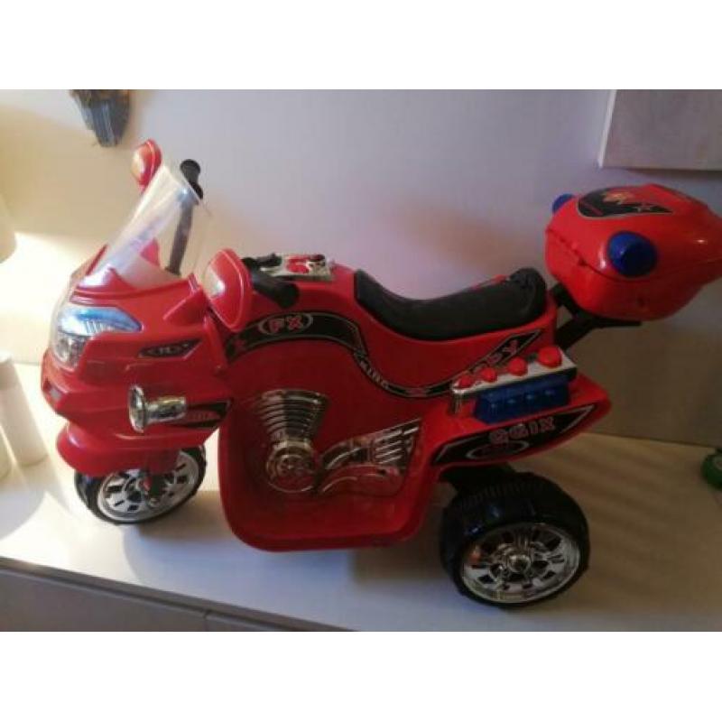 Electrische kinder motorfiets plastic 90 x 50 cm werking???