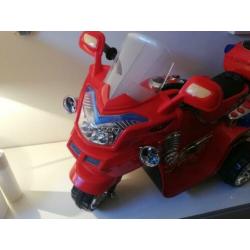Electrische kinder motorfiets plastic 90 x 50 cm werking???