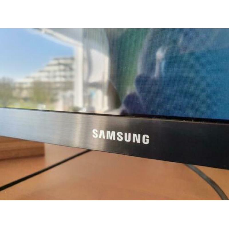 Samsung 32" Full HD SMART TV