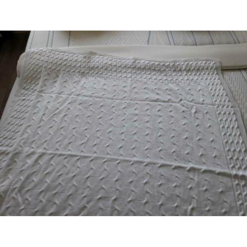 Twee witte ledikant dekens van Baby's only