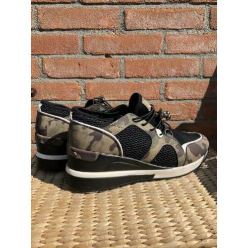 Leuke stoere dames gympen maat 40