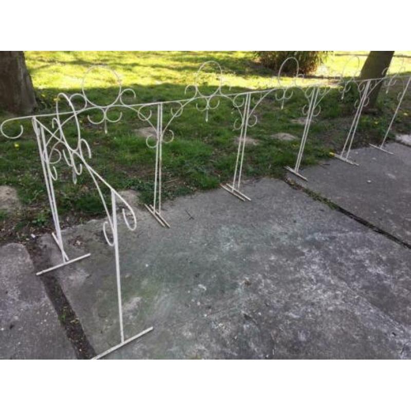 Brocante smeedijzer hekwerk 58 stuks van 102 x 102cm elk
