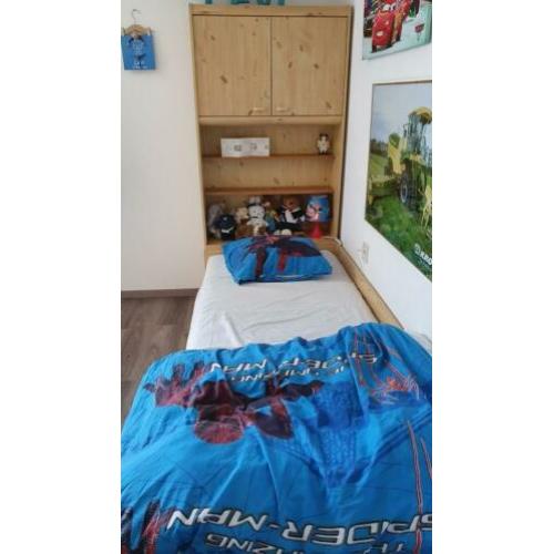 kinder slaapkamer te koop met kast, bed en bureau