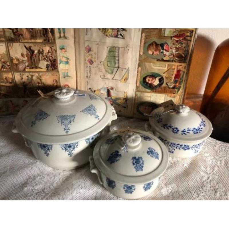 Franse terrines gemaakt in St Uze met blauw decor