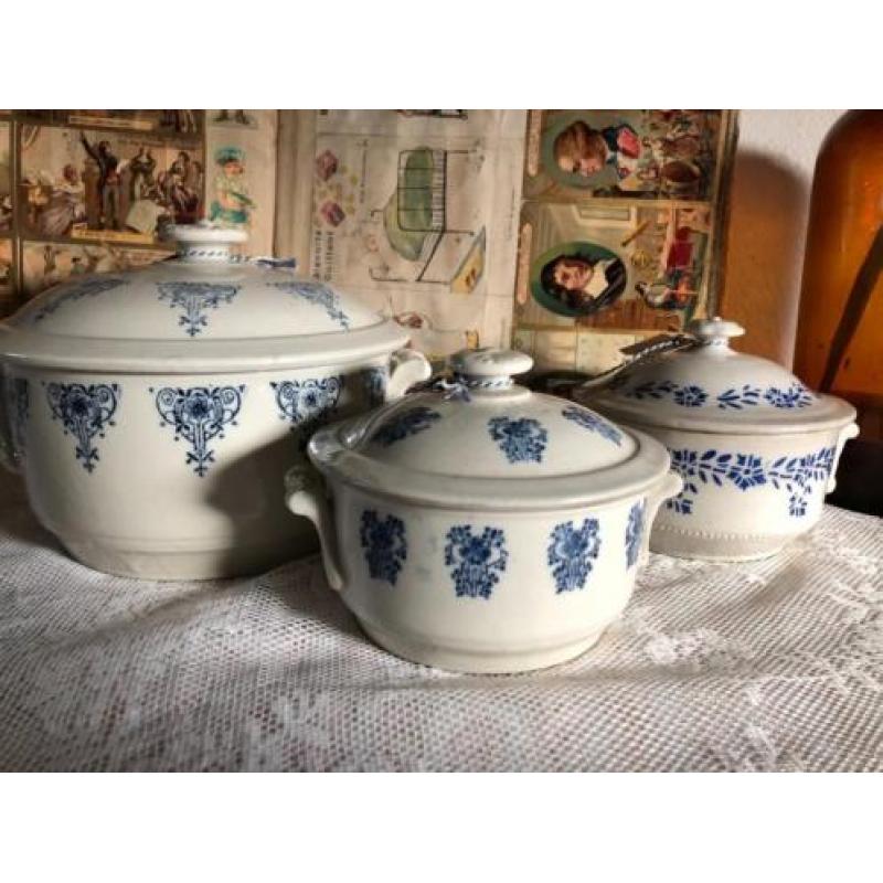 Franse terrines gemaakt in St Uze met blauw decor
