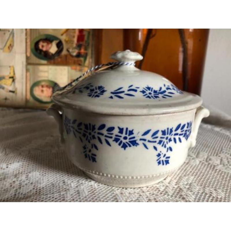 Franse terrines gemaakt in St Uze met blauw decor