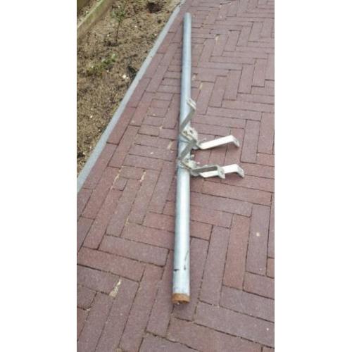 Muurstang voor satelietschotel
