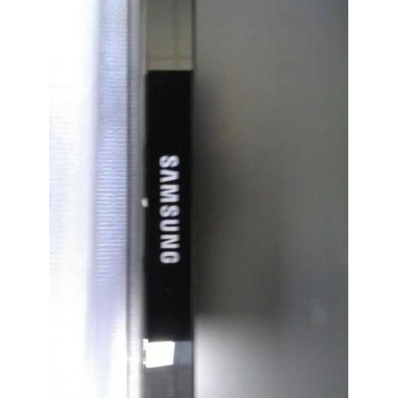 Beeldschermen. Merk: Samsung. 2 stuks