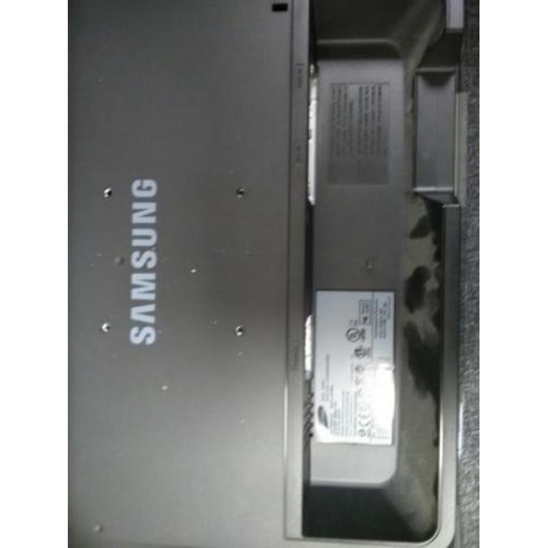 Beeldschermen. Merk: Samsung. 2 stuks
